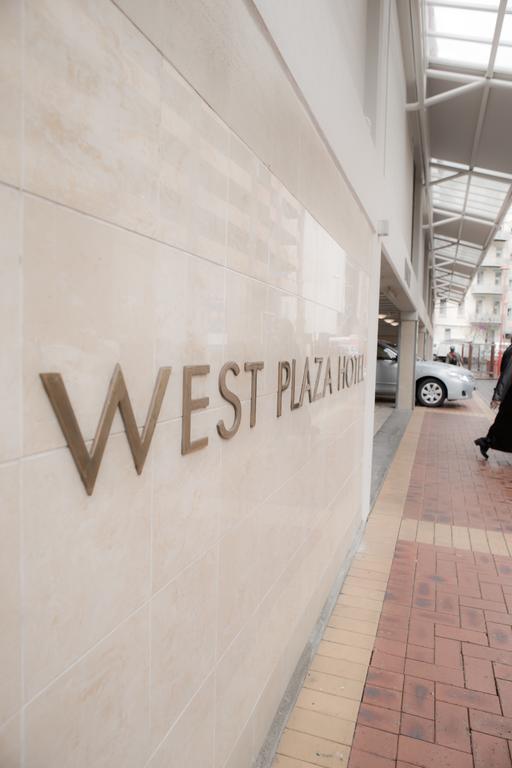 West Plaza Hotel Уелингтън Екстериор снимка
