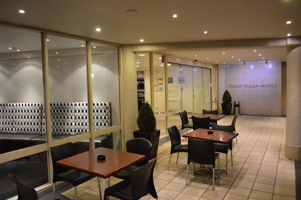 West Plaza Hotel Уелингтън Екстериор снимка